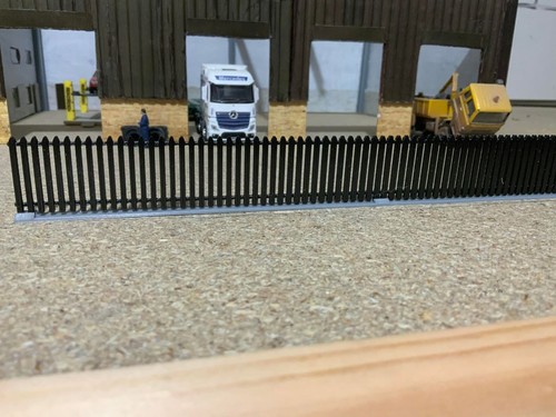 Long palisade fence - long,